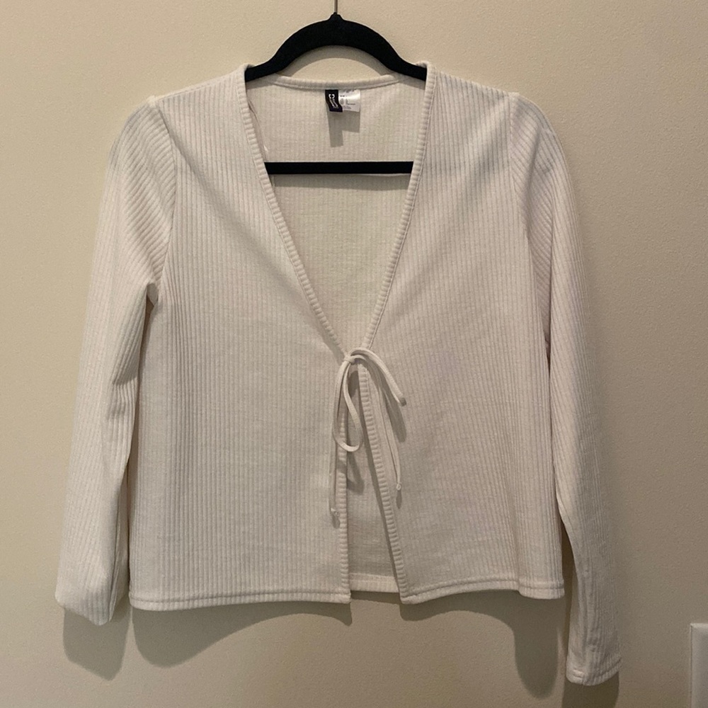 DIVIDED H&M ivory tie-string cardigan